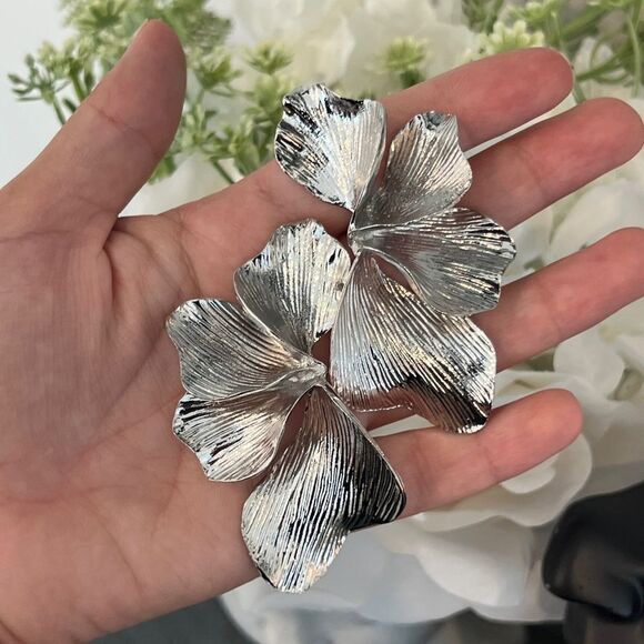 Silver Plated Ginkgo Statement Earrings-sculptural Floral design - Picture 10 of 11